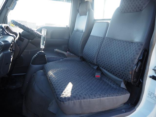 エルフトラック ベースグレード　新明和垂直パワーゲート　昇降荷重６００ｋｇ（１５８ｃｍ×８４ｃｍ）　最積２０００ｋｇ　荷台内寸（１６１ｃｍ×３０６ｃｍ×３８ｃｍ）　後輪Ｗタイヤ　メッキパーツ　アオリ縞板　左電格　ＥＴＣ（36枚目）