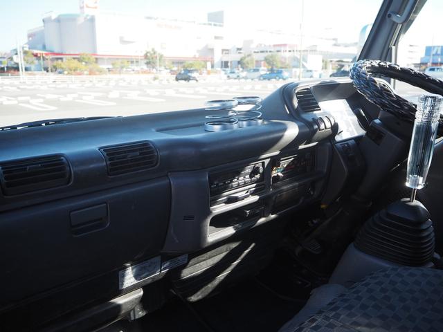 エルフトラック ベースグレード　新明和垂直パワーゲート　昇降荷重６００ｋｇ（１５８ｃｍ×８４ｃｍ）　最積２０００ｋｇ　荷台内寸（１６１ｃｍ×３０６ｃｍ×３８ｃｍ）　後輪Ｗタイヤ　メッキパーツ　アオリ縞板　左電格　ＥＴＣ（37枚目）