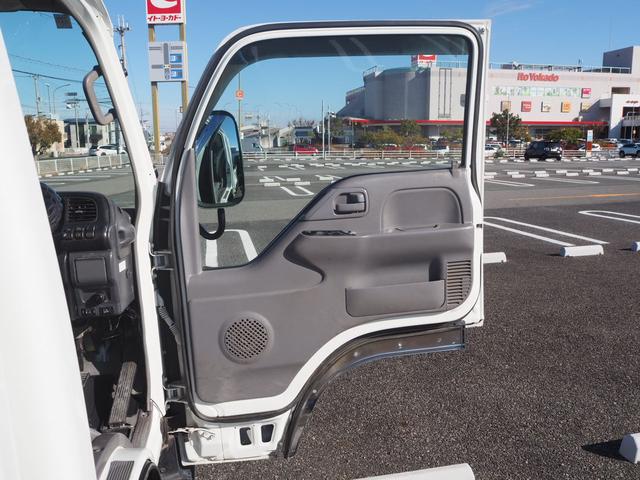 エルフトラック ベースグレード　新明和垂直パワーゲート　昇降荷重６００ｋｇ（１５８ｃｍ×８４ｃｍ）　最積２０００ｋｇ　荷台内寸（１６１ｃｍ×３０６ｃｍ×３８ｃｍ）　後輪Ｗタイヤ　メッキパーツ　アオリ縞板　左電格　ＥＴＣ（40枚目）