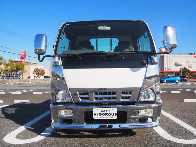 エルフトラック ベースグレード　新明和垂直パワーゲート　昇降荷重６００ｋｇ（１５８ｃｍ×８４ｃｍ）　最積２０００ｋｇ　荷台内寸（１６１ｃｍ×３０６ｃｍ×３８ｃｍ）　後輪Ｗタイヤ　メッキパーツ　アオリ縞板　左電格　ＥＴＣ（53枚目）