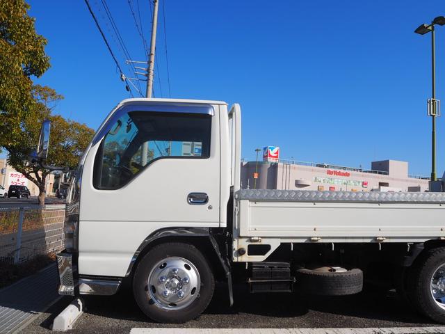 エルフトラック ベースグレード　新明和垂直パワーゲート　昇降荷重６００ｋｇ（１５８ｃｍ×８４ｃｍ）　最積２０００ｋｇ　荷台内寸（１６１ｃｍ×３０６ｃｍ×３８ｃｍ）　後輪Ｗタイヤ　メッキパーツ　アオリ縞板　左電格　ＥＴＣ（54枚目）