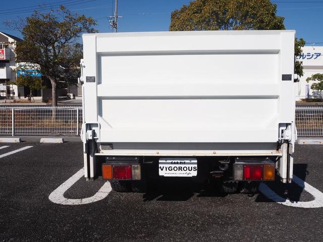 エルフトラック ベースグレード　新明和垂直パワーゲート　昇降荷重６００ｋｇ（１５８ｃｍ×８４ｃｍ）　最積２０００ｋｇ　荷台内寸（１６１ｃｍ×３０６ｃｍ×３８ｃｍ）　後輪Ｗタイヤ　メッキパーツ　アオリ縞板　左電格　ＥＴＣ（64枚目）