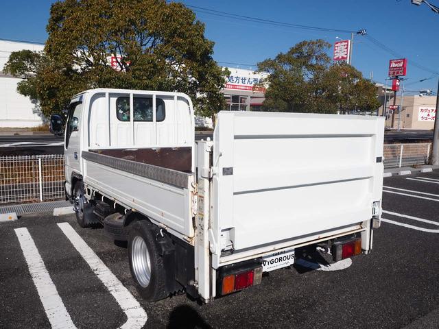 エルフトラック ベースグレード　新明和垂直パワーゲート　昇降荷重６００ｋｇ（１５８ｃｍ×８４ｃｍ）　最積２０００ｋｇ　荷台内寸（１６１ｃｍ×３０６ｃｍ×３８ｃｍ）　後輪Ｗタイヤ　メッキパーツ　アオリ縞板　左電格　ＥＴＣ（67枚目）