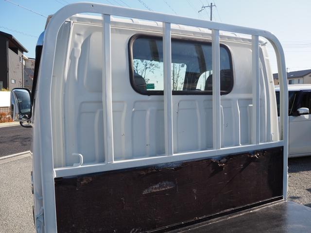 エルフトラック ベースグレード　新明和垂直パワーゲート　昇降荷重６００ｋｇ（１５８ｃｍ×８４ｃｍ）　最積２０００ｋｇ　荷台内寸（１６１ｃｍ×３０６ｃｍ×３８ｃｍ）　後輪Ｗタイヤ　メッキパーツ　アオリ縞板　左電格　ＥＴＣ（68枚目）