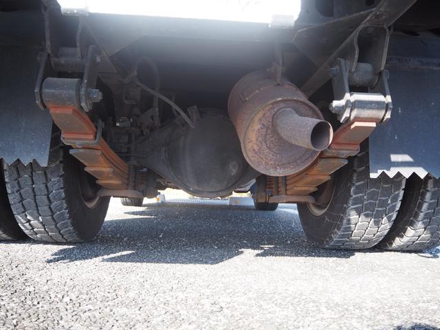 エルフトラック ベースグレード　新明和垂直パワーゲート　昇降荷重６００ｋｇ（１５８ｃｍ×８４ｃｍ）　最積２０００ｋｇ　荷台内寸（１６１ｃｍ×３０６ｃｍ×３８ｃｍ）　後輪Ｗタイヤ　メッキパーツ　アオリ縞板　左電格　ＥＴＣ（76枚目）