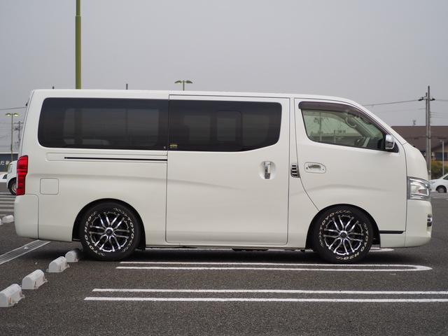 ＮＶ３５０キャラバンバン ロングプレミアムＧＸターボ　ディーゼルターボ　ニトロパワー１６ＡＷ　ＴＯＹＯタイヤ　ローダウン　ＡＴＯＴＯオーディオ　Ｂｌｕｅｔｏｏｔｈ　バックカメラ　ミラー型ドラレコ　ＥＴＣ　ウッドステアリング　シートカバー　ベッドキット（10枚目）