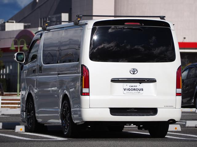 レジアスエースバン スーパーＧＬ　ダークプライム　ローダウン　１６ＡＷ　ジオランダーＡ／Ｔタイヤ　社外ボンネット／グリル　エアロ　ルーフレール　ナビ　地デジ　ＤＶＤ／ＣＤ／ＢＴ　バックカメラ　ドラレコ　ＥＴＣ　ＬＥＤライト／テール／フォグ　半革シート（18枚目）