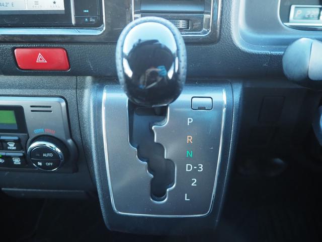 レジアスエースバン スーパーＧＬ　ダークプライム　ローダウン　１６ＡＷ　ジオランダーＡ／Ｔタイヤ　社外ボンネット／グリル　エアロ　ルーフレール　ナビ　地デジ　ＤＶＤ／ＣＤ／ＢＴ　バックカメラ　ドラレコ　ＥＴＣ　ＬＥＤライト／テール／フォグ　半革シート（30枚目）