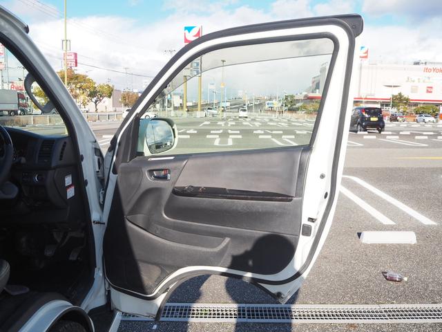 レジアスエースバン スーパーＧＬ　ダークプライム　ローダウン　１６ＡＷ　ジオランダーＡ／Ｔタイヤ　社外ボンネット／グリル　エアロ　ルーフレール　ナビ　地デジ　ＤＶＤ／ＣＤ／ＢＴ　バックカメラ　ドラレコ　ＥＴＣ　ＬＥＤライト／テール／フォグ　半革シート（54枚目）