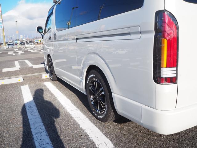 レジアスエースバン スーパーＧＬ　ダークプライム　ローダウン　１６ＡＷ　ジオランダーＡ／Ｔタイヤ　社外ボンネット／グリル　エアロ　ルーフレール　ナビ　地デジ　ＤＶＤ／ＣＤ／ＢＴ　バックカメラ　ドラレコ　ＥＴＣ　ＬＥＤライト／テール／フォグ　半革シート（74枚目）