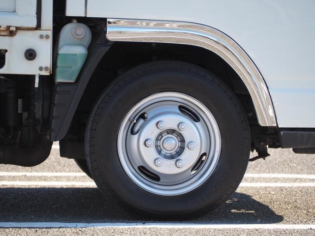 キャンター 　積載量１５００ｋｇ　メッキパーツ　後輪Ｗタイヤ　ハンドルカバー　フォグ　キーレス　左電格　荷台内寸（３１２×１６１×３７）（12枚目）
