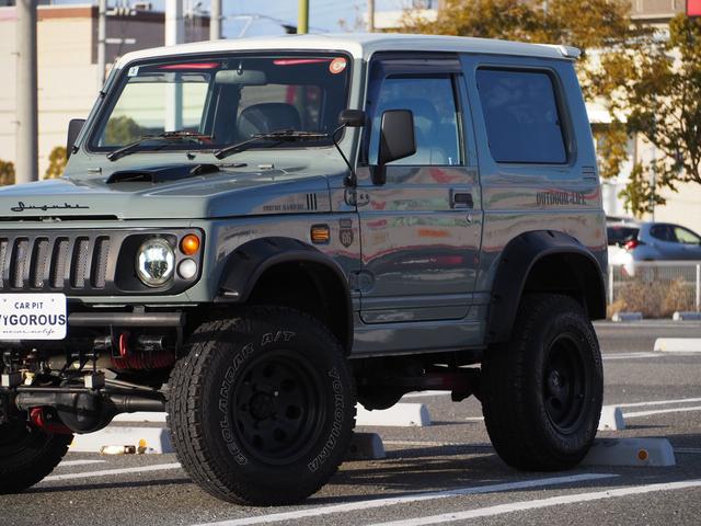 ジムニー ワイルドウインド　ユーザー様買取車　リフトアップ　オーバーフェンダー　１５ＡＷ　ジオランダーＡＴタイヤ　Ｆ／Ｒパイプバンパー　社外マフラー／グリル　ＬＥＤライト／テール　ＣＤ　Ｂｌｕｅｔｏｏｔｈ　ｉＰｏｄ　シートカバー（6枚目）