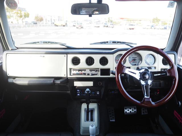 ジムニー ワイルドウインド　ユーザー様買取車　リフトアップ　オーバーフェンダー　１５ＡＷ　ジオランダーＡＴタイヤ　Ｆ／Ｒパイプバンパー　社外マフラー／グリル　ＬＥＤライト／テール　ＣＤ　Ｂｌｕｅｔｏｏｔｈ　ｉＰｏｄ　シートカバー（22枚目）