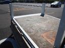 Ｗキャブフラットロー　極東パワーゲート　昇降荷重６００ｋｇ（１５７ｃｍ×８７ｃｍ）　最積１４５０ｋｇ　荷台内寸２０３ｃｍ×１６１ｃｍ×３８ｃｍ　後輪Ｗタイヤ　シートカバー　メッキパーツ　荷台／アオリ縞板　ＥＴＣ　キーレス（58枚目）