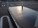平ボディ　パワーゲート付き　極東パワーゲート　昇降荷重６００ｋｇ（９４ｃｍ×１５８ｃｍ）　最積１５００ｋｇ　荷台内寸１６０ｃｍ×３０８ｃｍ×３８ｃｍ　後輪Ｗタイヤ　メッキパーツ　アオリ縞板　ナビ　地デジ　ＤＶＤ／ＣＤ／ＢＴ（58枚目）
