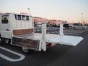 Ｗキャブ全低床　新明和垂直パワーゲート　昇降荷重６００ｋｇ（１００ｃｍ×１５８ｃｍ）　最積２０００ｋｇ　荷台内寸（２０７ｃｍ×１６１ｃｍ×３７ｃｍ）　後輪Ｗタイヤ　ＥＴＣ　シートカバー／ハンドルカバー　メッキパーツ（70枚目）