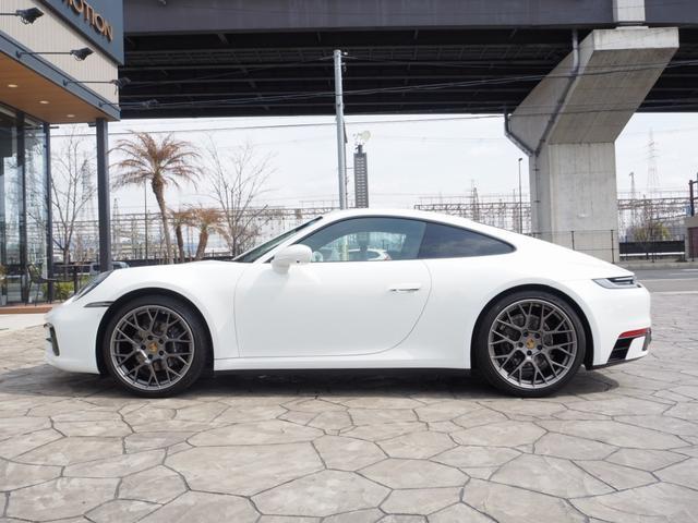 ９１１ ９１１カレラ　スポーツクロノ／スポーツエグゾースト／スポーツデザイン／ＲＳスパイダーデザインホイール／ＢＯＳＥ／ＬＥＤヘッド（ＰＤＬＳ　Ｐｌｕｓ）／ベンチレーション／アダプティブクルーズ／ＧＴスポーツステアリング（40枚目）