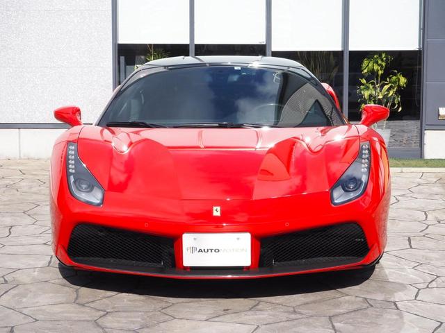 ４８８ＧＴＢ ベースグレード　カーボンエンジンカバー／カーボンデイトナレーシングシート／カーボンファイバードライバーゾーン／カーボンフロントスポイラー／カーボンリヤデュフューザー／カーボンリヤエアダクト（10枚目）