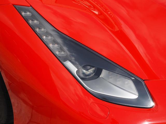 ４８８ＧＴＢ ベースグレード　カーボンエンジンカバー／カーボンデイトナレーシングシート／カーボンファイバードライバーゾーン／カーボンフロントスポイラー／カーボンリヤデュフューザー／カーボンリヤエアダクト（26枚目）