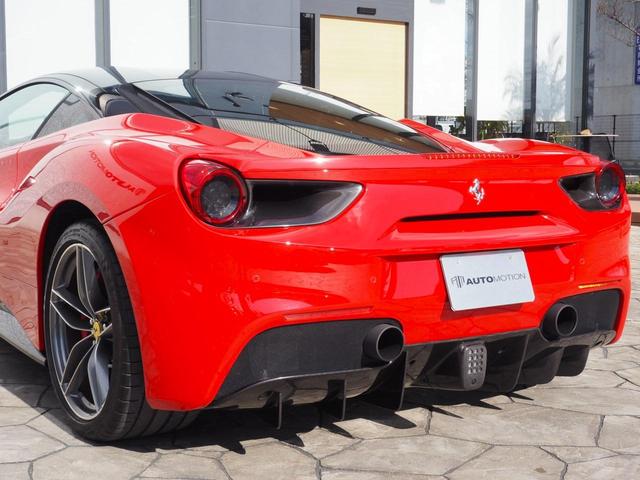 ４８８ＧＴＢ ベースグレード　カーボンエンジンカバー／カーボンデイトナレーシングシート／カーボンファイバードライバーゾーン／カーボンフロントスポイラー／カーボンリヤデュフューザー／カーボンリヤエアダクト（38枚目）