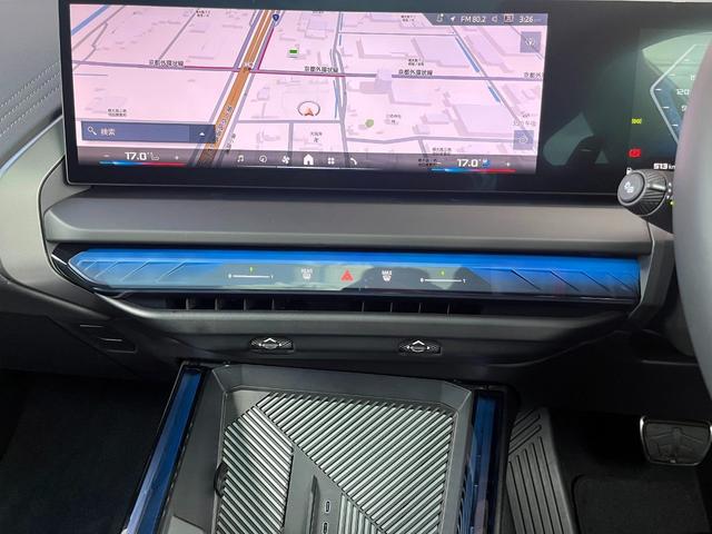 Ｘ３ Ｍ５０　ｘＤｒｉｖｅ　Ｉｎｄｉｖｉｄｕａｌ　レザーメリノ・コンフォート・パッケージ／シートヒーター／アクティブベンチレーション／パノラマガラスサンルーフ／２１インチ　Ｍ　ライト・アロイ・ホイール／３６０°カメラ（46枚目）