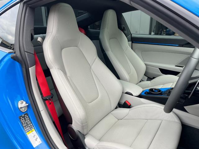 ９１１ ９１１カレラ４ＧＴＳ　シャークブルー／クロノメーター／ＢＯＳＥサウンドシステム／スポーツデザインサイドスカート／スポーツシート／インテリアパッケージ／シートベルトカーズレッド／サンルーフ／ドアカーテンライト（9枚目）