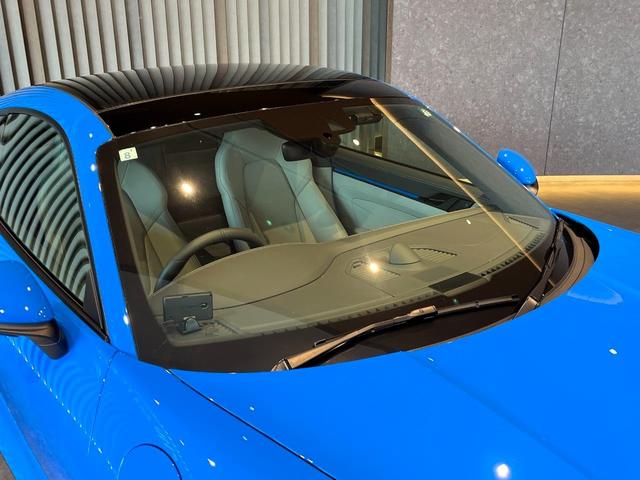 ９１１ ９１１カレラ４ＧＴＳ　シャークブルー／クロノメーター／ＢＯＳＥサウンドシステム／スポーツデザインサイドスカート／スポーツシート／インテリアパッケージ／シートベルトカーズレッド／サンルーフ／ドアカーテンライト（30枚目）