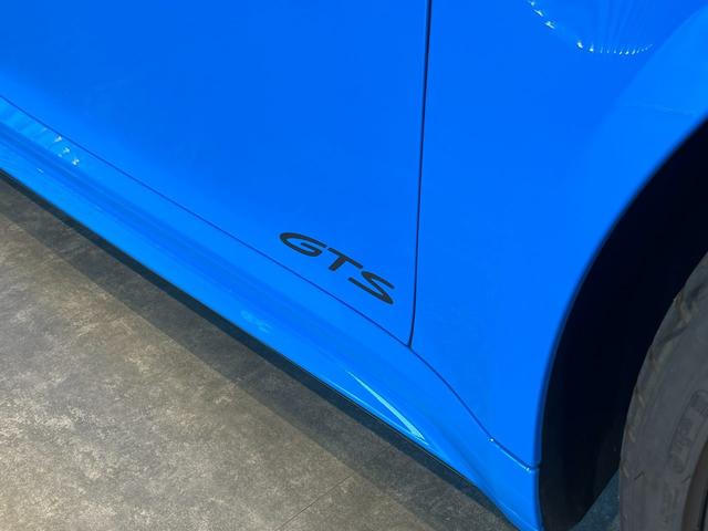 ９１１ ９１１カレラ４ＧＴＳ　シャークブルー／クロノメーター／ＢＯＳＥサウンドシステム／スポーツデザインサイドスカート／スポーツシート／インテリアパッケージ／シートベルトカーズレッド／サンルーフ／ドアカーテンライト（34枚目）