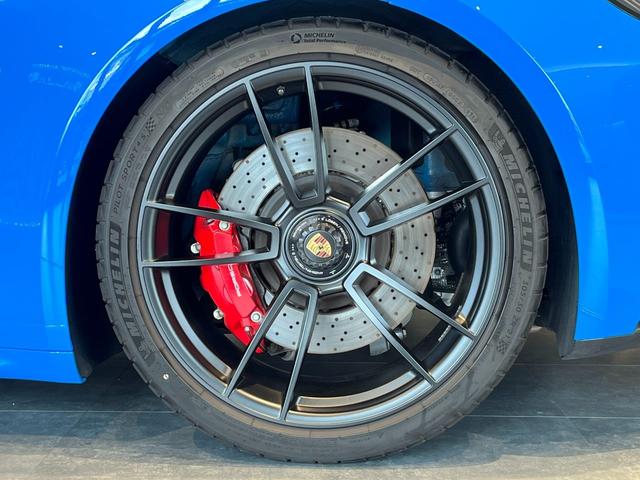 ９１１ ９１１カレラ４ＧＴＳ　シャークブルー／クロノメーター／ＢＯＳＥサウンドシステム／スポーツデザインサイドスカート／スポーツシート／インテリアパッケージ／シートベルトカーズレッド／サンルーフ／ドアカーテンライト（35枚目）