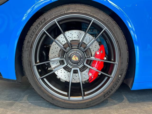 ９１１ ９１１カレラ４ＧＴＳ　シャークブルー／クロノメーター／ＢＯＳＥサウンドシステム／スポーツデザインサイドスカート／スポーツシート／インテリアパッケージ／シートベルトカーズレッド／サンルーフ／ドアカーテンライト（36枚目）