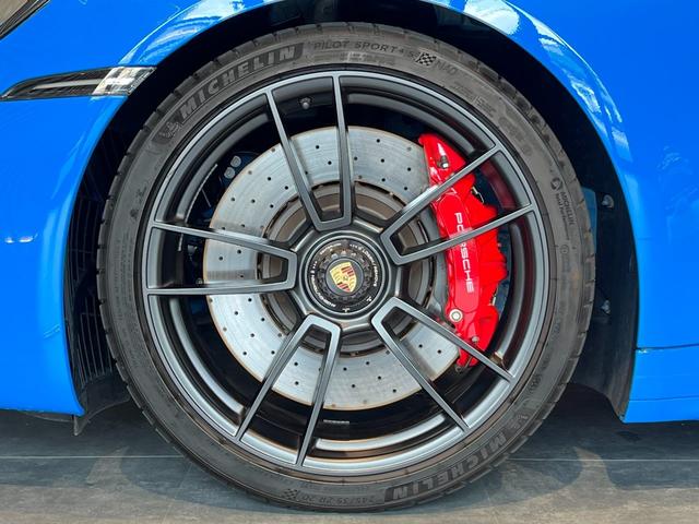 ９１１ ９１１カレラ４ＧＴＳ　シャークブルー／クロノメーター／ＢＯＳＥサウンドシステム／スポーツデザインサイドスカート／スポーツシート／インテリアパッケージ／シートベルトカーズレッド／サンルーフ／ドアカーテンライト（37枚目）