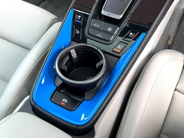 ９１１ ９１１カレラ４ＧＴＳ　シャークブルー／クロノメーター／ＢＯＳＥサウンドシステム／スポーツデザインサイドスカート／スポーツシート／インテリアパッケージ／シートベルトカーズレッド／サンルーフ／ドアカーテンライト（52枚目）