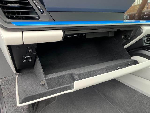 ９１１ ９１１カレラ４ＧＴＳ　シャークブルー／クロノメーター／ＢＯＳＥサウンドシステム／スポーツデザインサイドスカート／スポーツシート／インテリアパッケージ／シートベルトカーズレッド／サンルーフ／ドアカーテンライト（67枚目）
