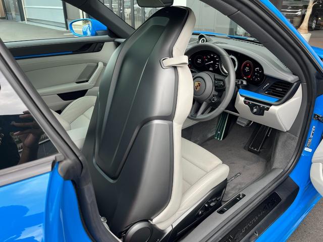 ９１１ ９１１カレラ４ＧＴＳ　シャークブルー／クロノメーター／ＢＯＳＥサウンドシステム／スポーツデザインサイドスカート／スポーツシート／インテリアパッケージ／シートベルトカーズレッド／サンルーフ／ドアカーテンライト（72枚目）