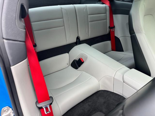９１１ ９１１カレラ４ＧＴＳ　シャークブルー／クロノメーター／ＢＯＳＥサウンドシステム／スポーツデザインサイドスカート／スポーツシート／インテリアパッケージ／シートベルトカーズレッド／サンルーフ／ドアカーテンライト（75枚目）