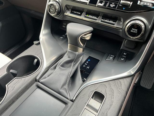 LX LX600 リアエンターテイメントシステム/マークレビンソン3Dサウンド/モデリスタ Fスポイラー・Rスカート・ Sステップメタルプレート/SR/クールボックス/ホワイト革シート/マルチテレインモニタ(69枚目)