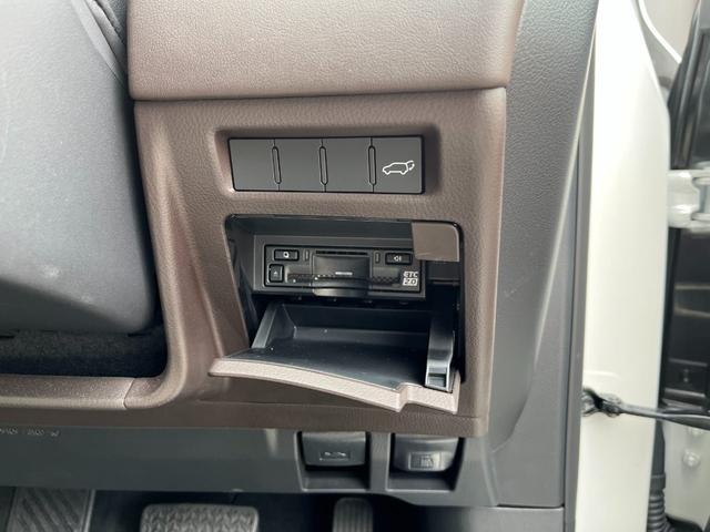 LX LX600 リアエンターテイメントシステム/マークレビンソン3Dサウンド/モデリスタ Fスポイラー・Rスカート・ Sステップメタルプレート/SR/クールボックス/ホワイト革シート/マルチテレインモニタ(75枚目)