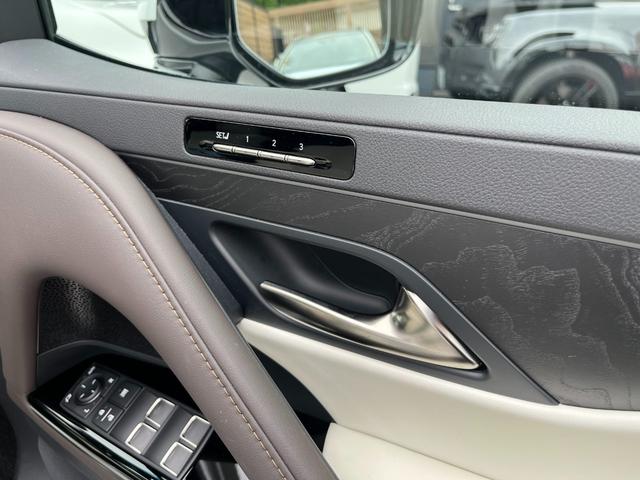 LX LX600 リアエンターテイメントシステム/マークレビンソン3Dサウンド/モデリスタ Fスポイラー・Rスカート・ Sステップメタルプレート/SR/クールボックス/ホワイト革シート/マルチテレインモニタ(76枚目)