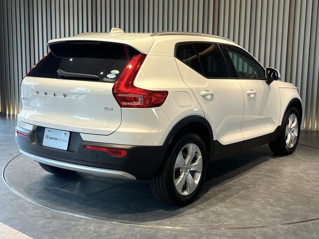 VOLVO XC40 B4 MOMENTUM