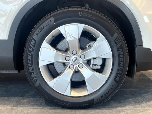 VOLVO XC40 B4 MOMENTUM
