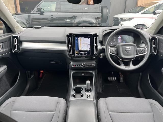 VOLVO XC40 B4 MOMENTUM