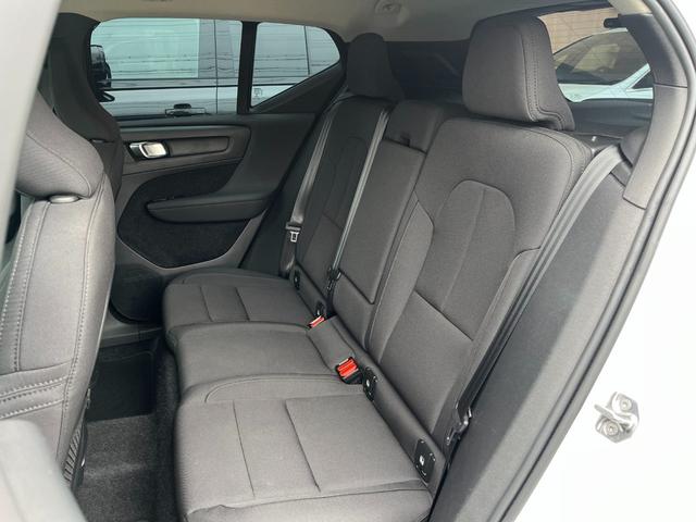 VOLVO XC40 B4 MOMENTUM