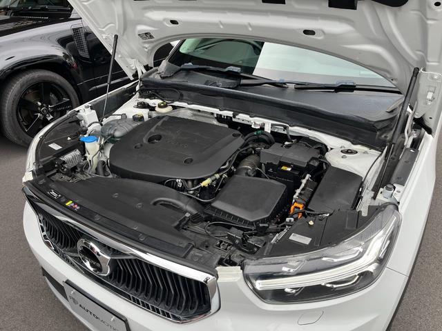 VOLVO XC40 B4 MOMENTUM