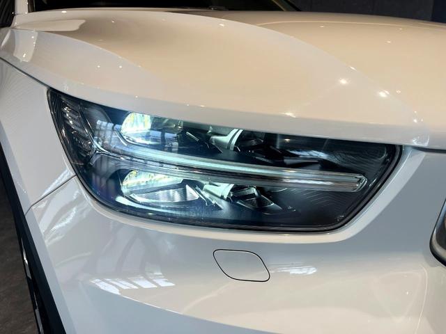 VOLVO XC40 B4 MOMENTUM