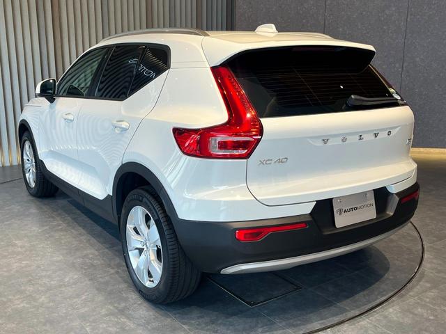 VOLVO XC40 B4 MOMENTUM