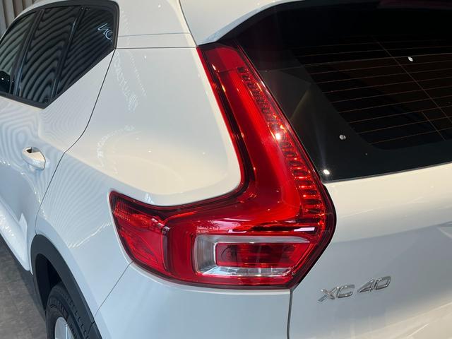 VOLVO XC40 B4 MOMENTUM