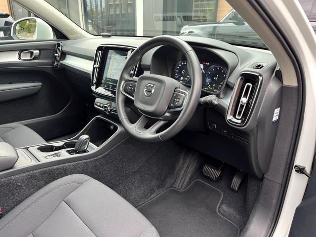 VOLVO XC40 B4 MOMENTUM