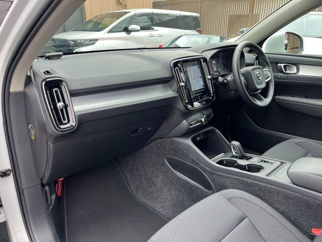 VOLVO XC40 B4 MOMENTUM