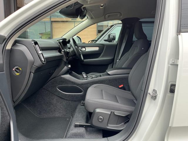 VOLVO XC40 B4 MOMENTUM