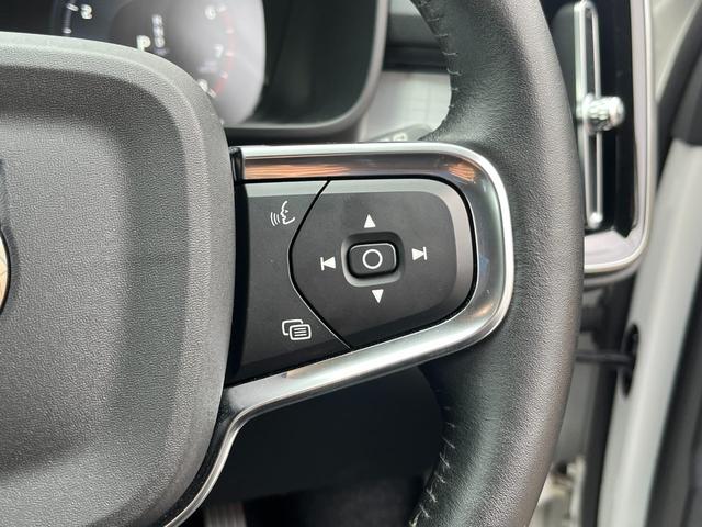 VOLVO XC40 B4 MOMENTUM